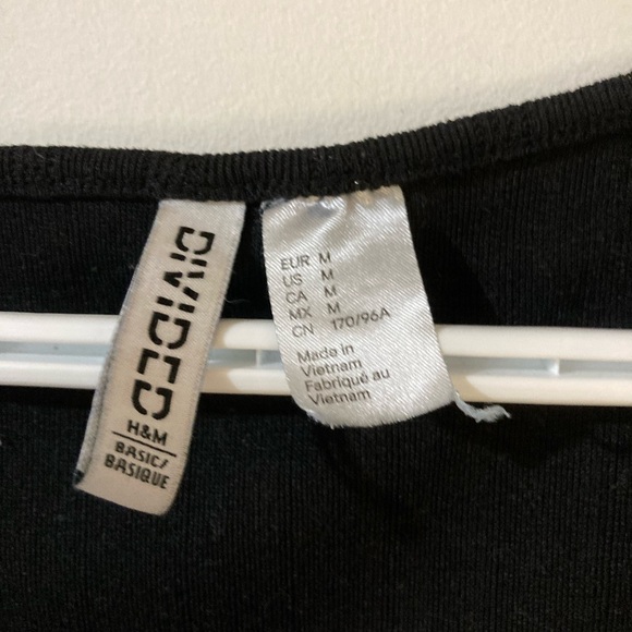 Black H&M scoop neck t-shirt - Picture 2 of 2